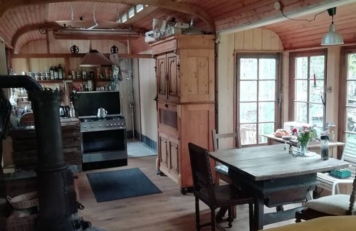 Alzenbach Cabina | Circus wagon star tent