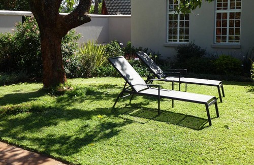 Harare Apartamento | Chic studio nestled in a lovely garden with pool - 2254