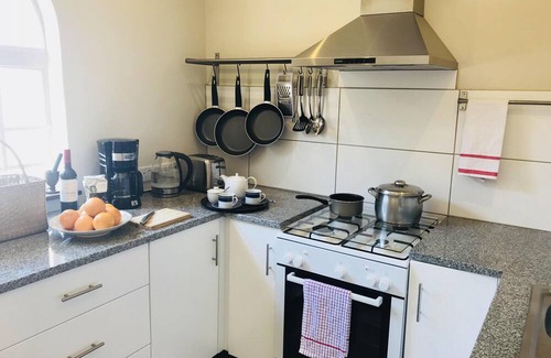 Harare Apartamento | Chic studio nestled in a lovely garden with pool - 2254