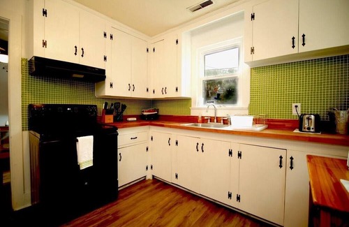 Folly Beach Casa | Key Lime Lounge steps from the beach!
