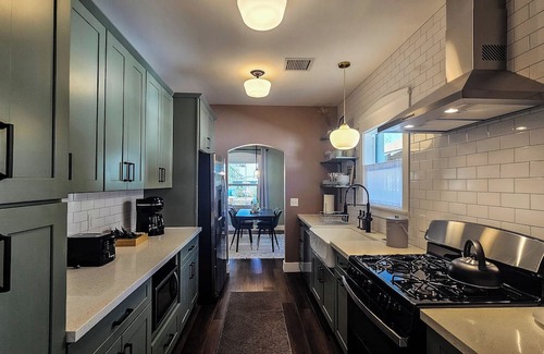 Garfield Casa | Stunning 2-bedroom Craftsman, Walk to Downtown Phoenix