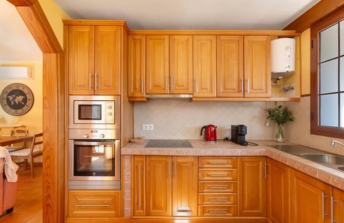 La Solana Villa | Holiday Villa 'Eden El Castillejo' with Mountain Views, Wi-Fi & Air Conditioning