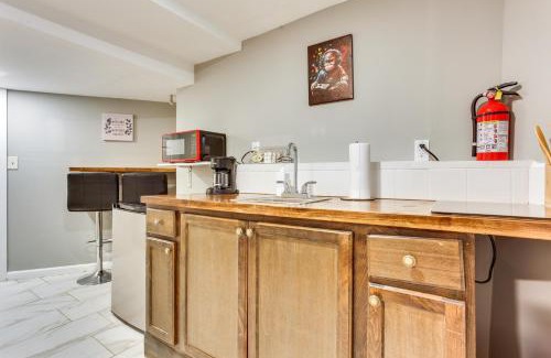 Elizabeth Apartamento | Cozy Apartment 1 Mi to Elizabeth Transit Station!