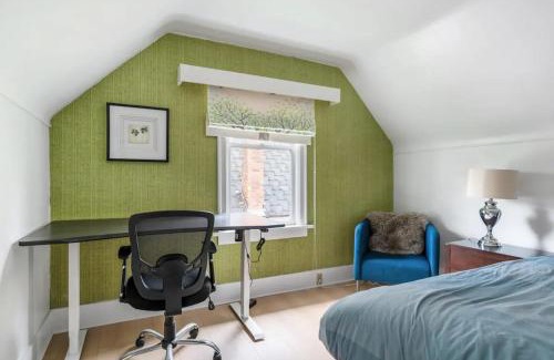 Dunbar Casa | cozy two bedroom in upper floor in vancouver west