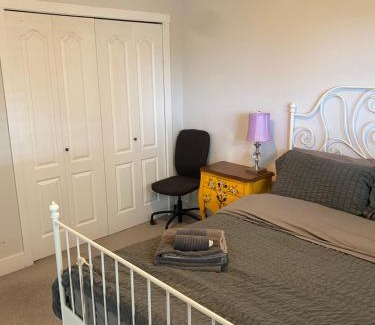 Richmond Casa | Large suite with separate bathroom