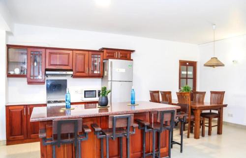 Cinnamon Gardens Apartamento | Cinnamon Fence