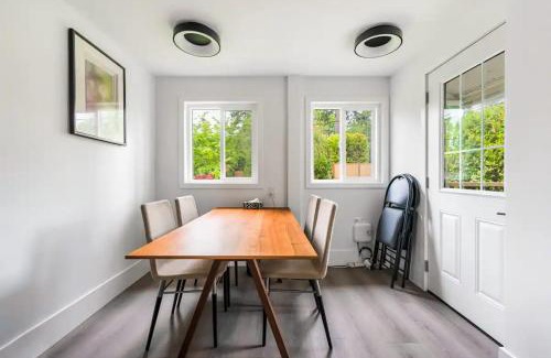 Dunbar Casa | Cozy bedrooms in main floor to enjoy in vancouver