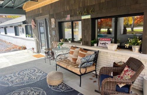 Houghton Lake Hotel | LakeHouse Inn