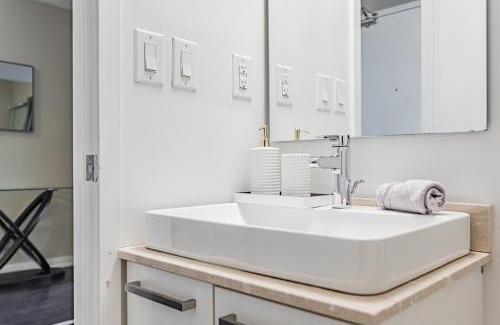 Toronto Entertainment District Hotel | Residence Inn by Fairmont Royal York