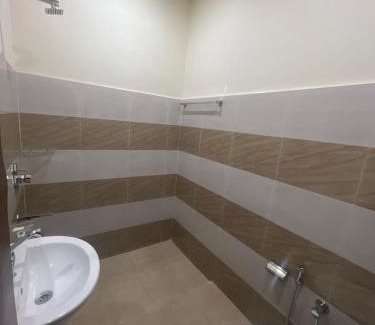 Ranjit Avenue Hotel | Ruhaneeyat Home Stay