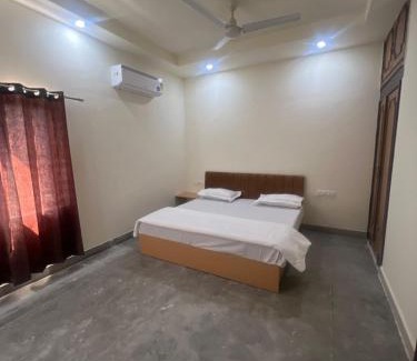 Ranjit Avenue Hotel | Ruhaneeyat Home Stay