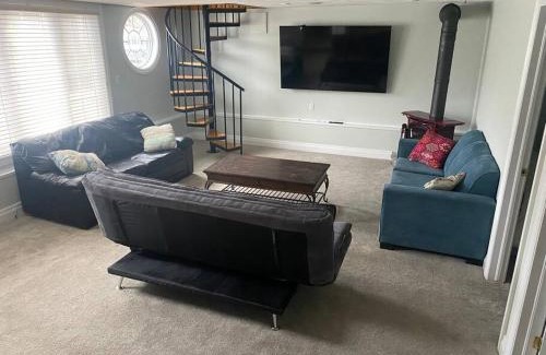 Port Dover Casa | River front 4 bedroom cottage with boat dock