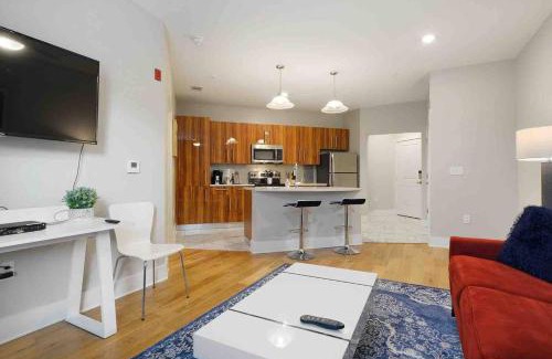 Highlands - Perkins Apartamento | Highly Desired Travel CondoComfy King Bed