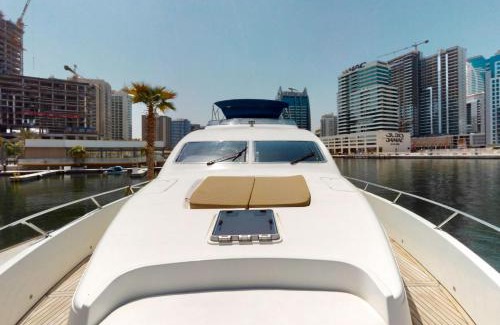 Dubai Marina Alquiler De Eote | Overnight Stay by Conwy Yachts
