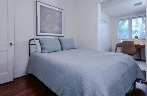 Southwest Raleigh Casa | Spacious, Central & Comfy Gem ~ Backyard ~ Parking