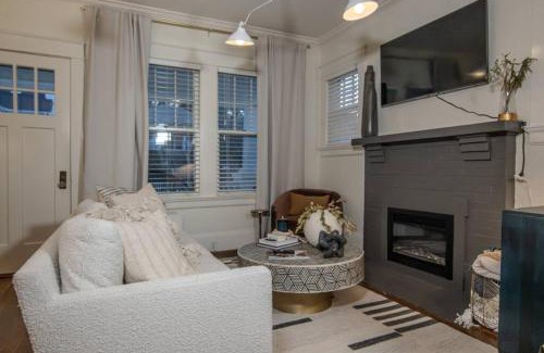 Southwest Raleigh Casa | Spacious, Central & Comfy Gem ~ Backyard ~ Parking