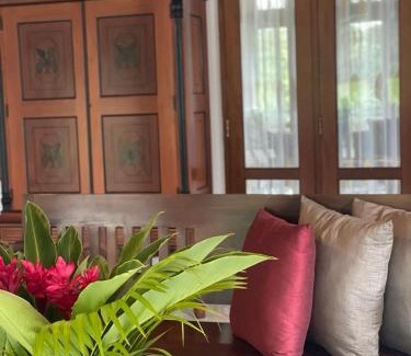 Kaduwela Hotel | Villa Crystals