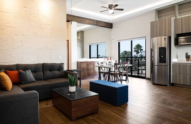 Luxurious PH with amenities & incredible view