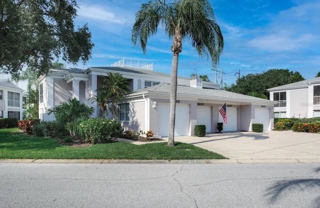 Updated And Located behind Nathan Henderson Park. Home of World Rowing Champ....