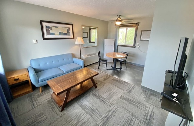 Suite 309 - Gorgeous 2nd floor Apartment