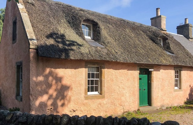 2 bedroom accommodation in Ladybank, near St Andrews and Collessie