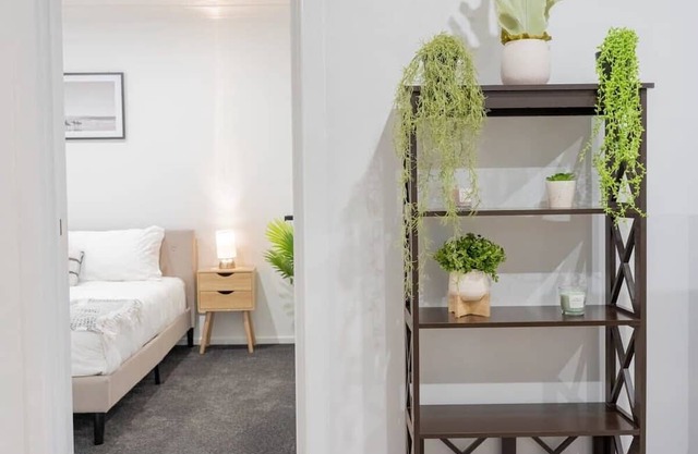 Modern Bendigo Haven Near Hospital: Comfort & WiFi
