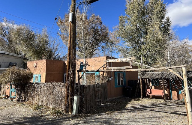 Cozy, peaceful home in quiet neighborhood. Permit #03015