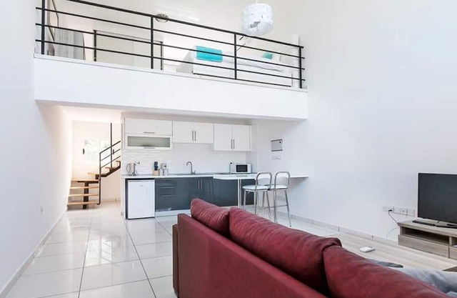 Flat w Pool, Balcony, BBQ Near Beach in Kyrenia
