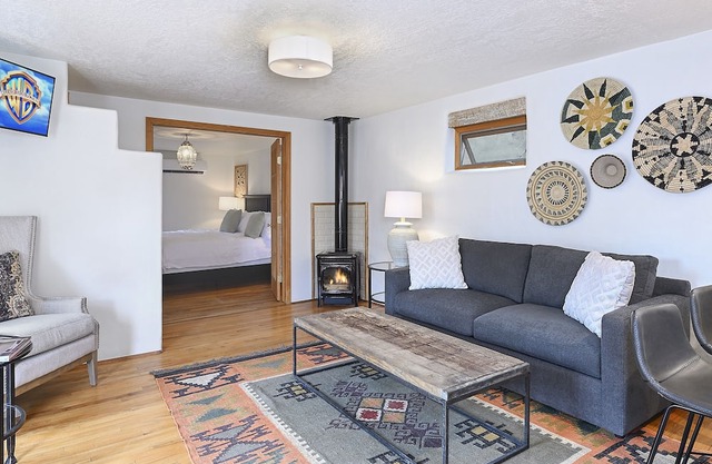 Dos Hermanas Casita 4 | Inviting Downtown | 1BR/1BA