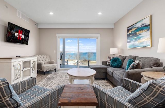 ♛ 539 Bay St ⁀➷ 3BDR Lake View Penthouse Condo on West Bay ➠ 401W
