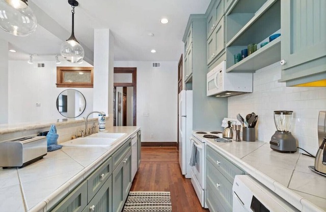 League Lofts - Historic Loft in Downtown Galveston