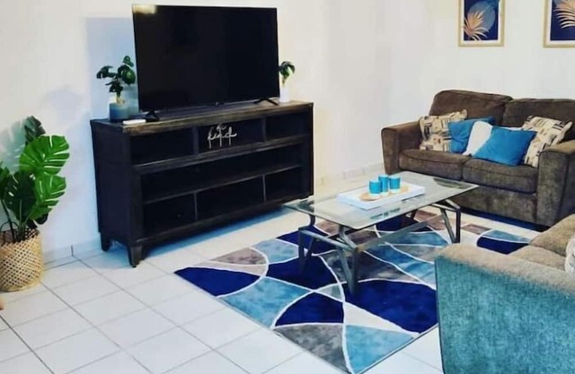 2 room apt, near the beach.