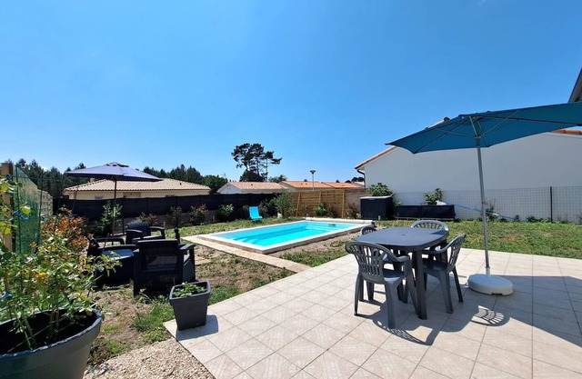House with swimming pool in the quiet of Linxe