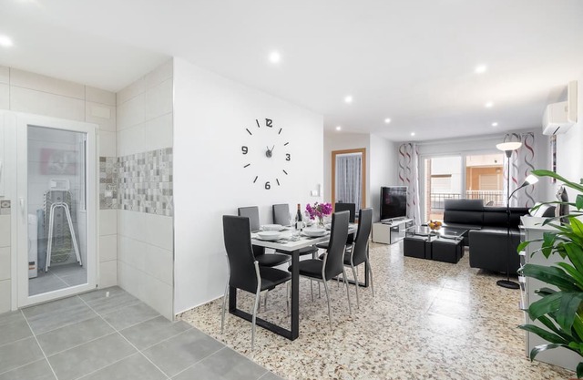 Apartment 'Blanco' with Balcony, Wi-Fi and Air Conditioning