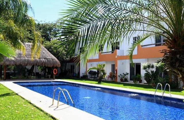 Entire 4 Bedroom Villa close to the beach/ pool