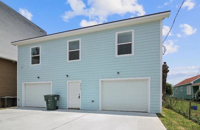 The Big Blue House|BeachBox| 2 Houses in 1!