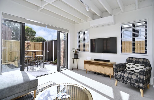 Āta Haere - Modern, comfortable and funky getaway close to central Christchurch