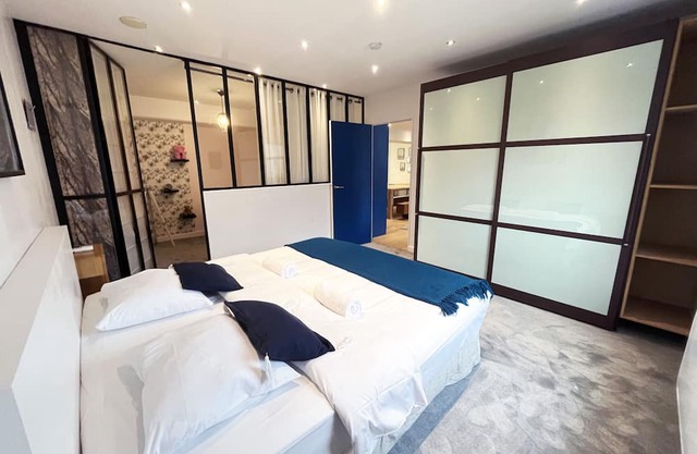 Urban Flat 166 - 4BDR Luxury Apartment in Center of Paris