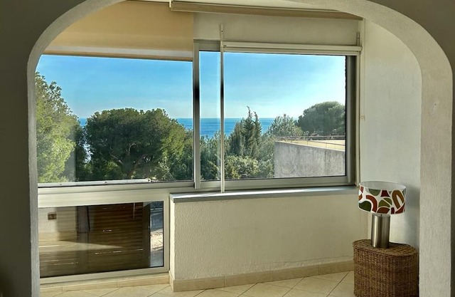 Grand Appartement Traversant Avec VUE SUR MER ET CAP Canaille