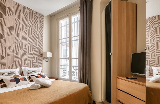 Urban Flat 61 - Luxury 3 Bedroom Parisian Flat