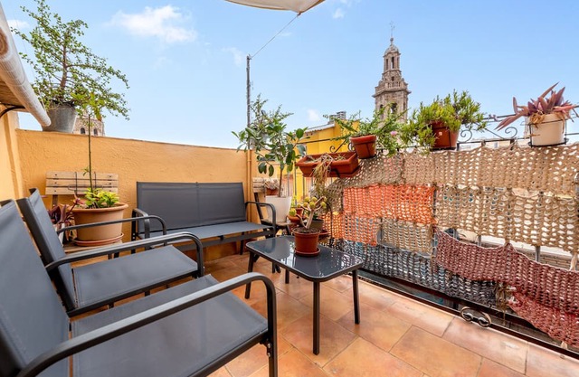 Holiday Apartment "Mi Rinconcito En Valencia" with Private Terrace and Wi-Fi