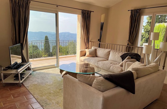 Renovated 2 bedroom villa with a pool in the hills with amazing views of the valley and the sea. - 2119