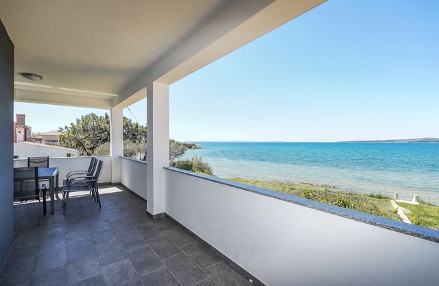 Apartment KICO first row to the SEA!