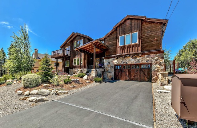 1376MD MNT Contemporary Escape the heat -come play in the mountains