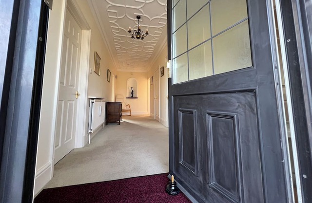 Spacious bungalow with large private garden