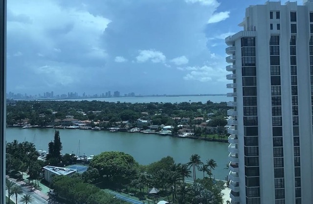 Awesome studio bay view direct beach access
