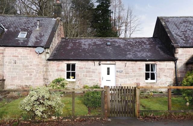 2 bedroom accommodation in Thornhill