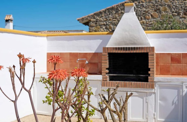 Chalet El Huerto - For Families Only close to the Sea with Pool & Wi-Fi