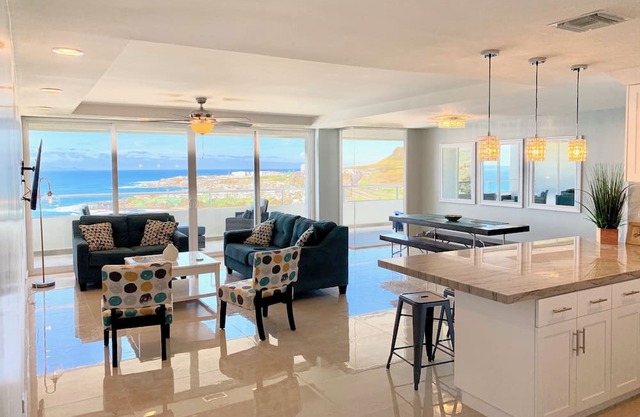 NUEVO CONDO FRENTE AL MAR ... MINAS DEL CENTRO DE ROSARITO Y SEGUNDOS A UNA PLAYA ARENA