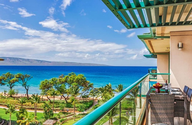 Maui Resort Rentals: Honua Kai Hokulani 606 - Planta 6 grande, 2 habitaciones, plano de esquina con vistas directas al océano y a la montaña